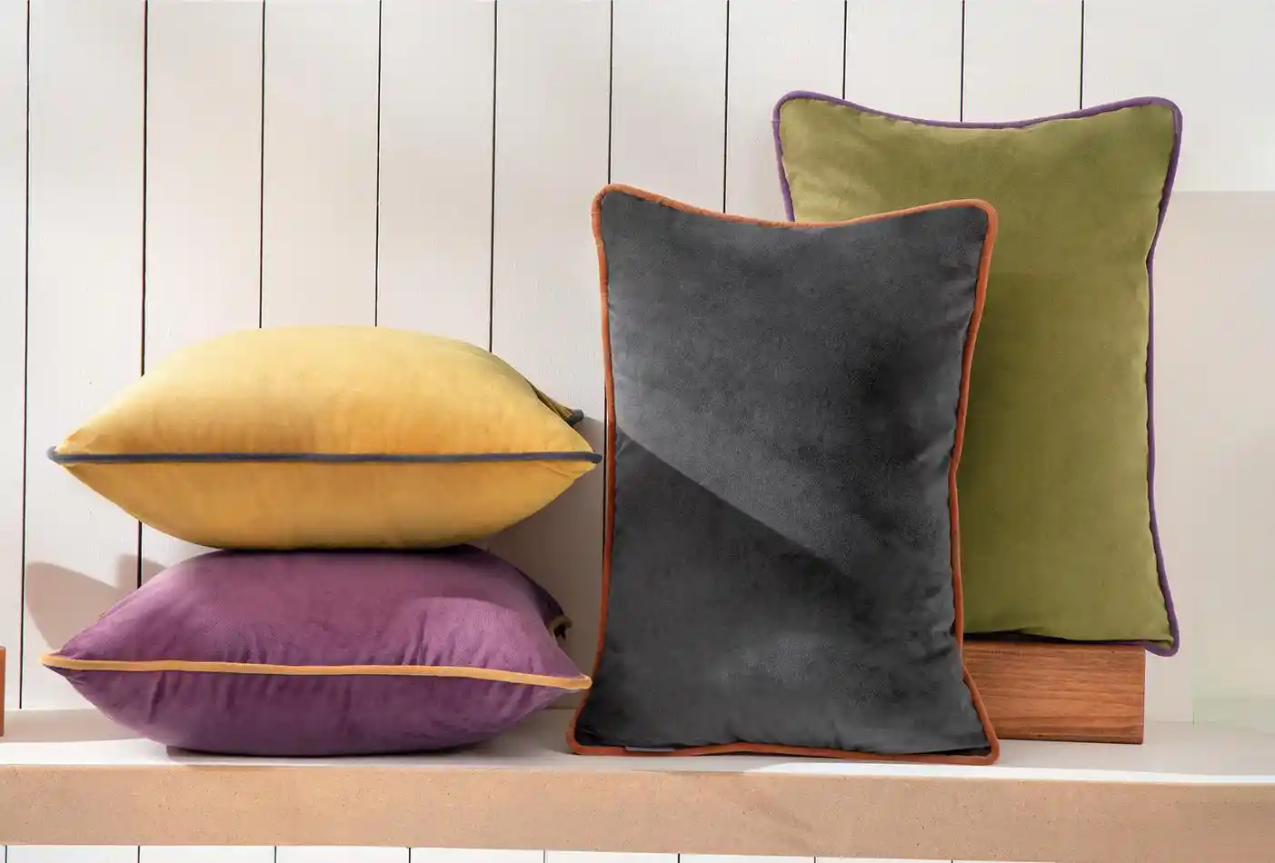 Antrasit Kırlentlerle Modern ve Şık Dekorasyon İpuçları ve Fikirleri