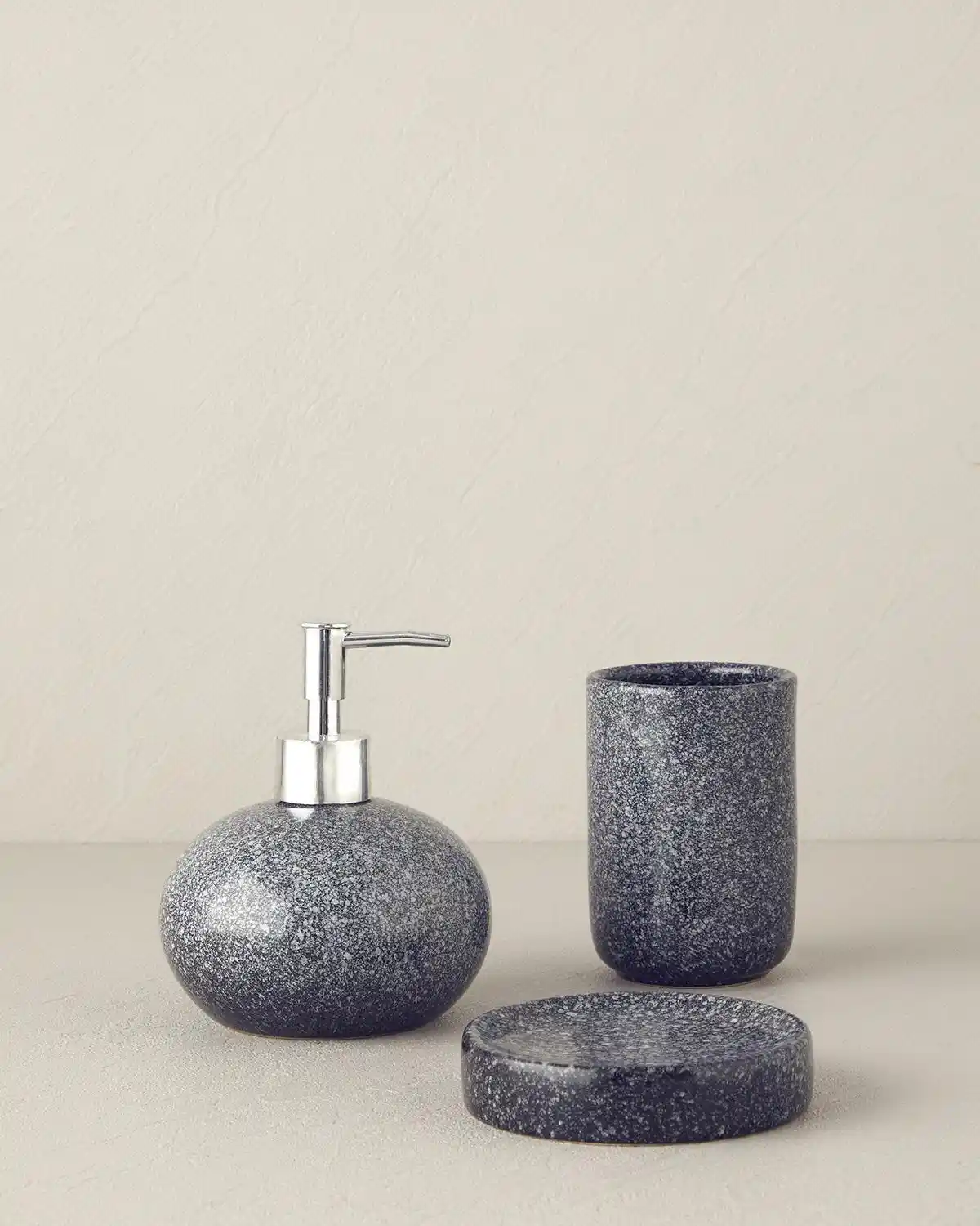 Antrasit Renkli Banyo Setleri ile Modern ve Şık Dekorasyon Çözümleri