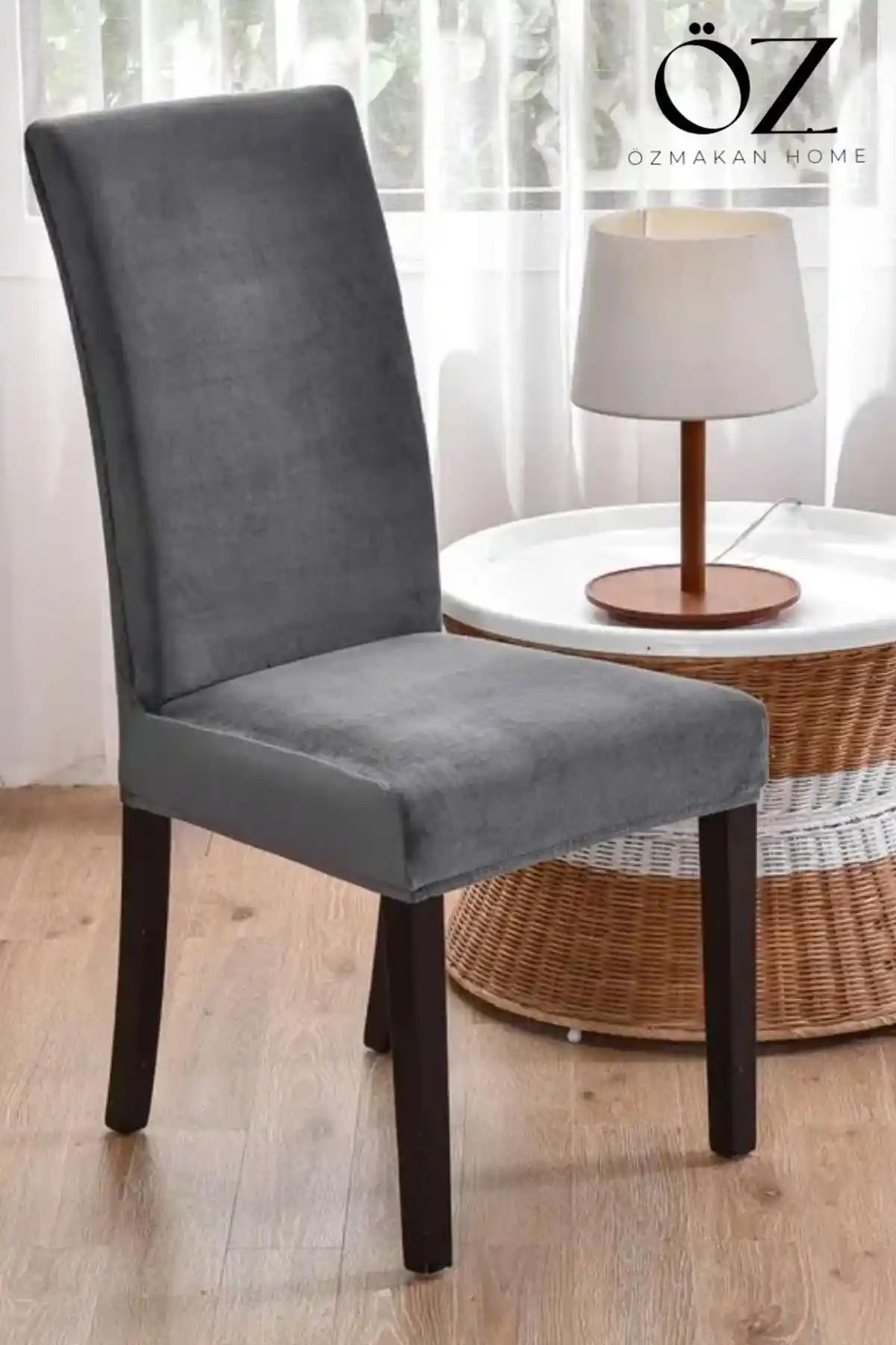 Antrasit Renkli Sandalye Kılıfı ile Modern ve Şık Dekorasyon Çözümleri
