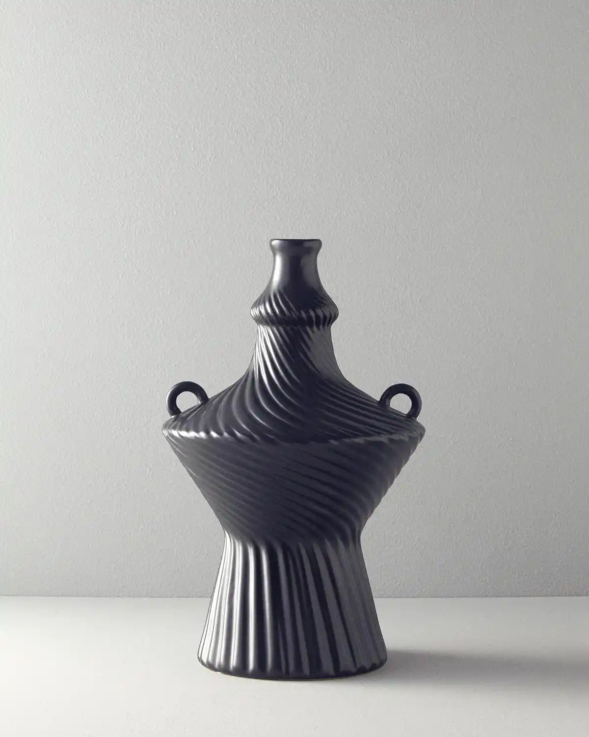 Antrasit Vazo ile Modern ve Şık Dekorasyon Fikirleri ve Kullanım Alanları