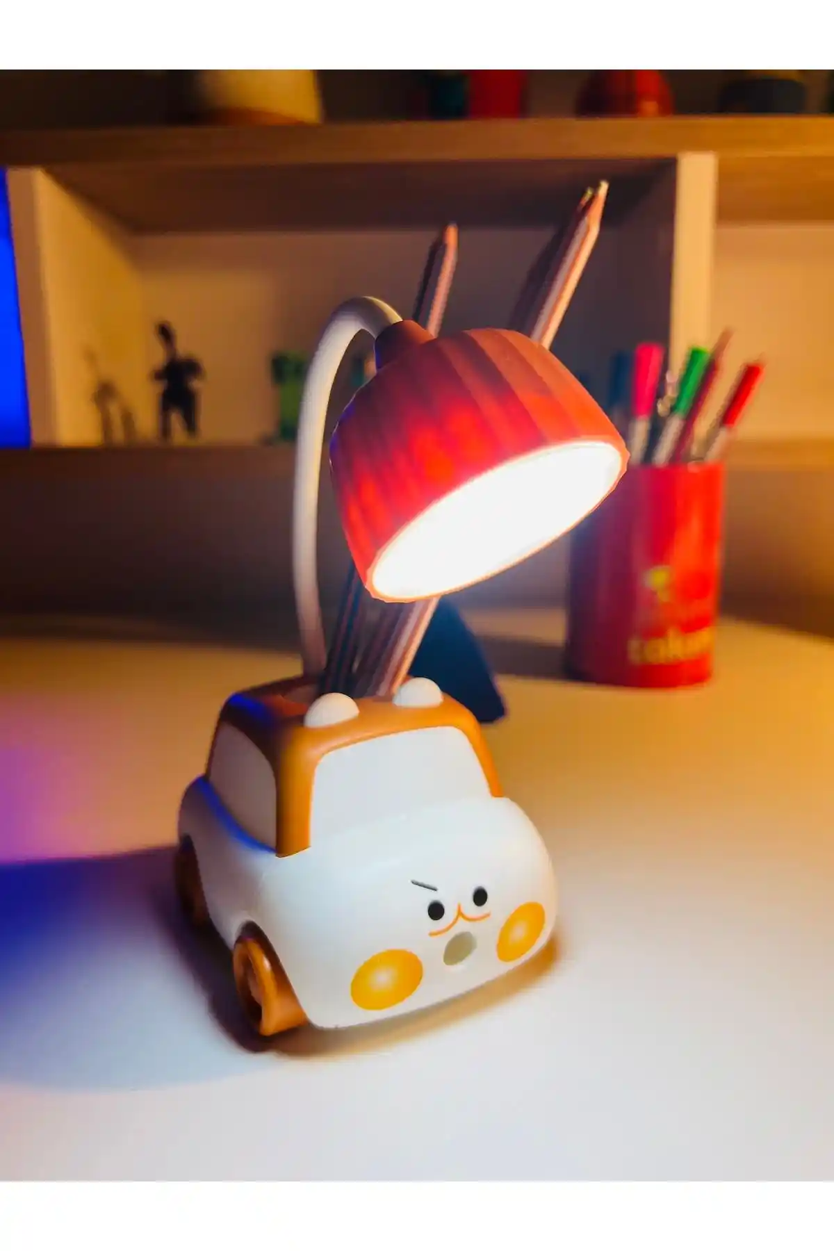 Arabalı Gece Lambası ile Dekorasyonda Yenilikçi ve Şık Bir Dokunuş Sağlayın