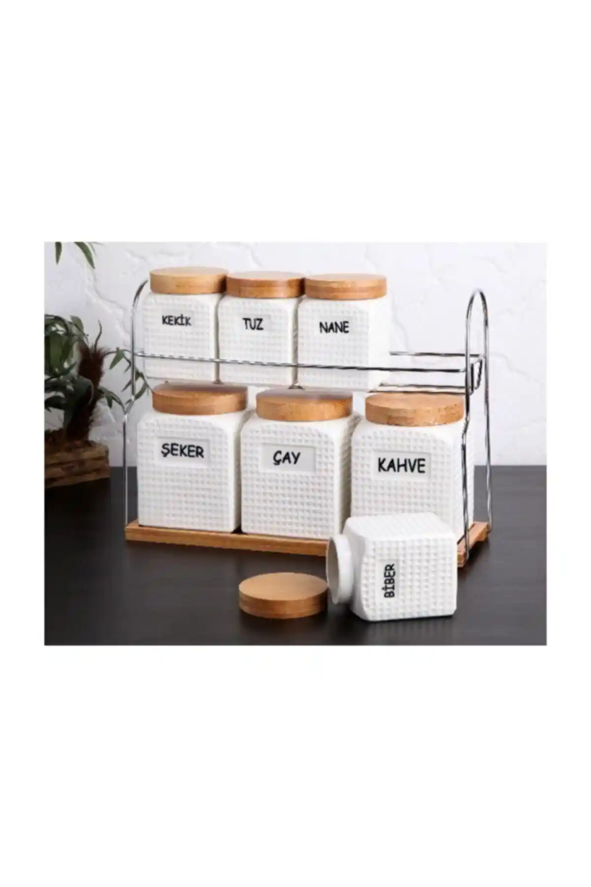 Askılı Baharat Takımı ile Mutfak Dekorasyonunuza Şıklık Katın ve Düzen Sağlayın