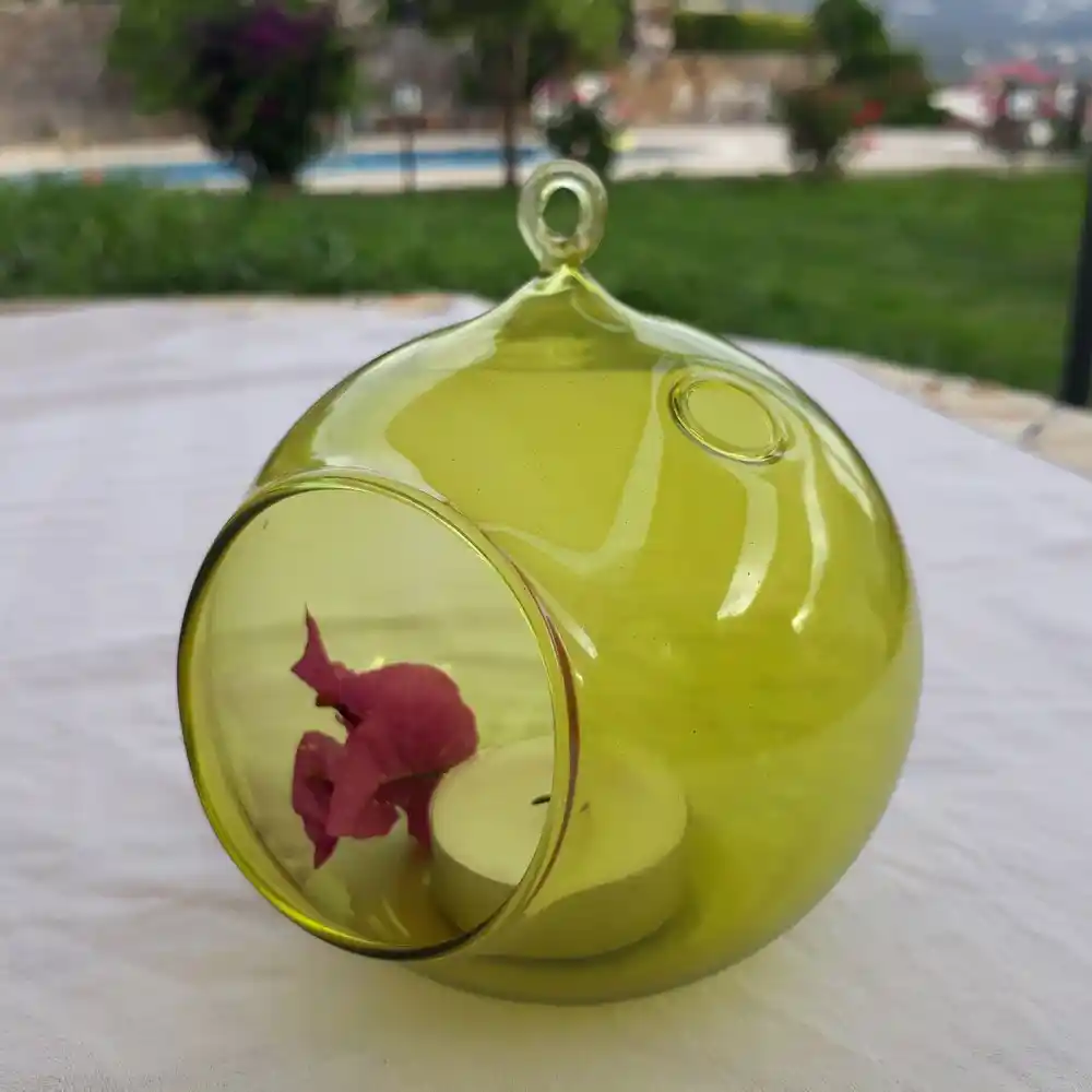 Askılı Mumluklar Dekorasyonda Şıklık ve İşlevsellik Sunan Modern Tasarımlar