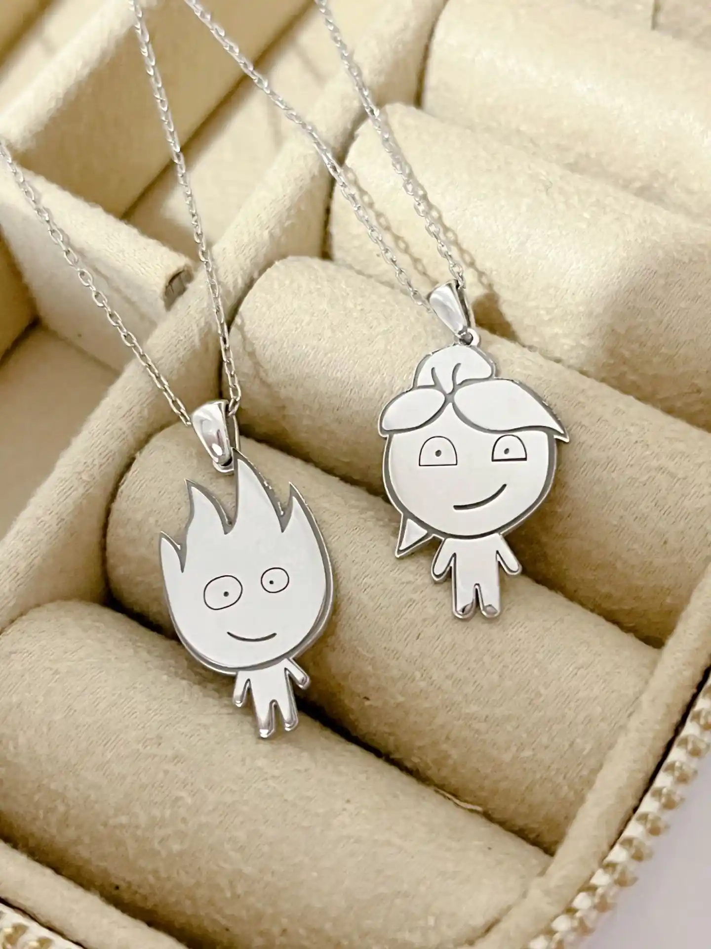 Atık ve Su Kolyesi: Sürdürülebilir Dekorasyon ve Kişisel Aksesuarlar İçin Yenilikçi Seçenekler