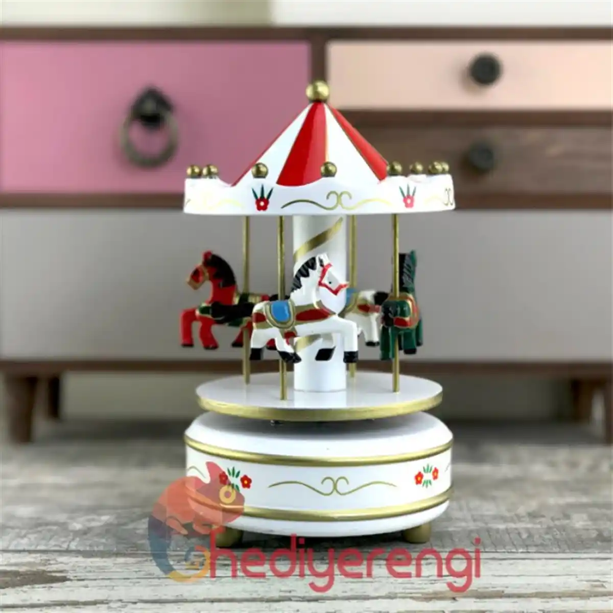 Atlı Karınca Müzik Kutusu Dekorasyonunda Zarafetin Simgesi ve Kullanım Alanları