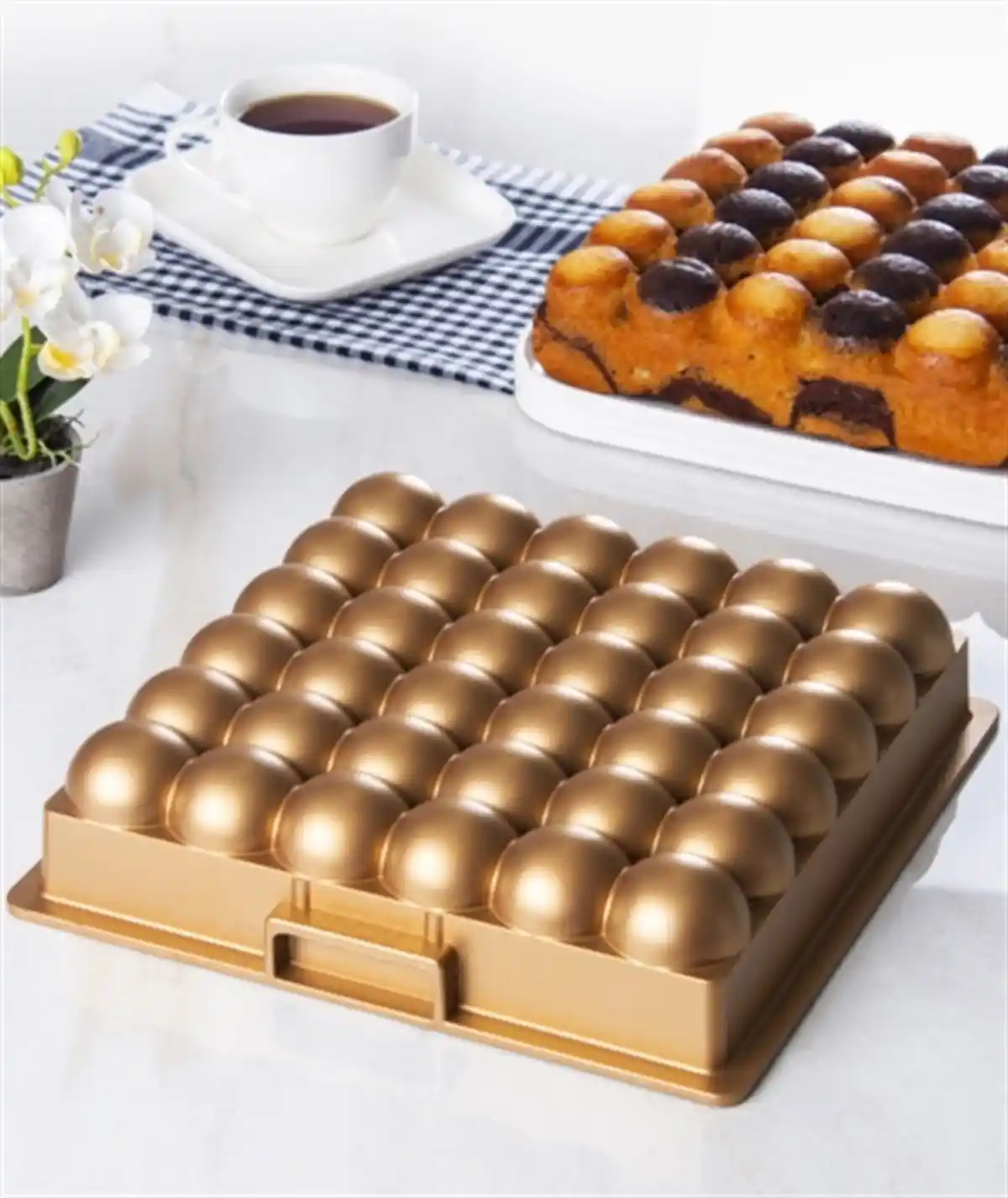 Atom Kek Kalıbı ile Modern Dekorasyon ve Estetik Kek Sunumları