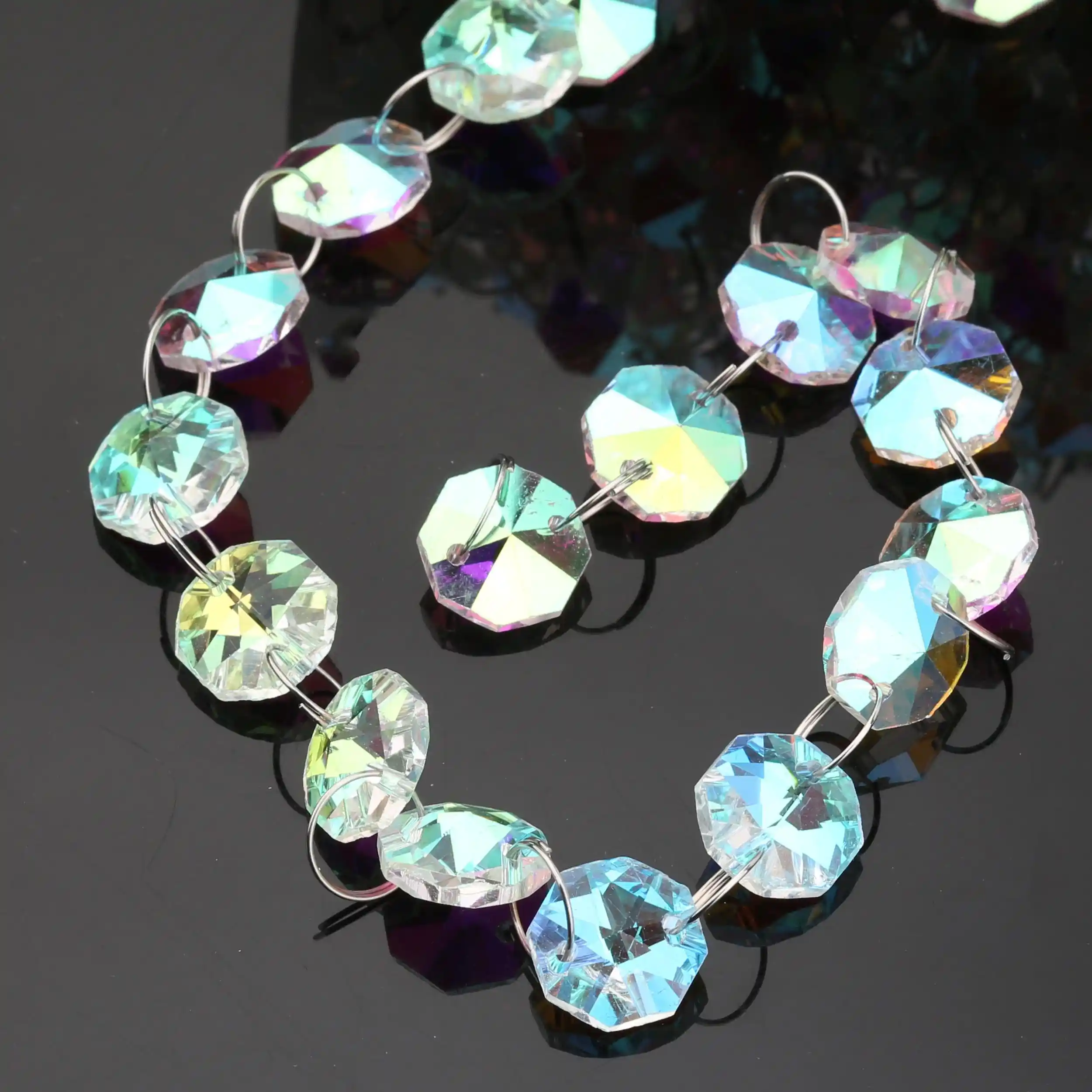 Avize Taşlarıyla Dekorasyonda Parıltılı ve Zarif Bir Atmosfer Yaratma Rehberi