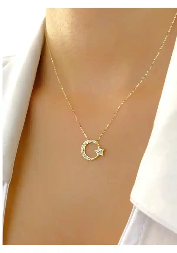 Ay Yılz Kolye: Kültürel Sembol ve Dekoratif Aksesuar Olarak Modern Tasarımlar