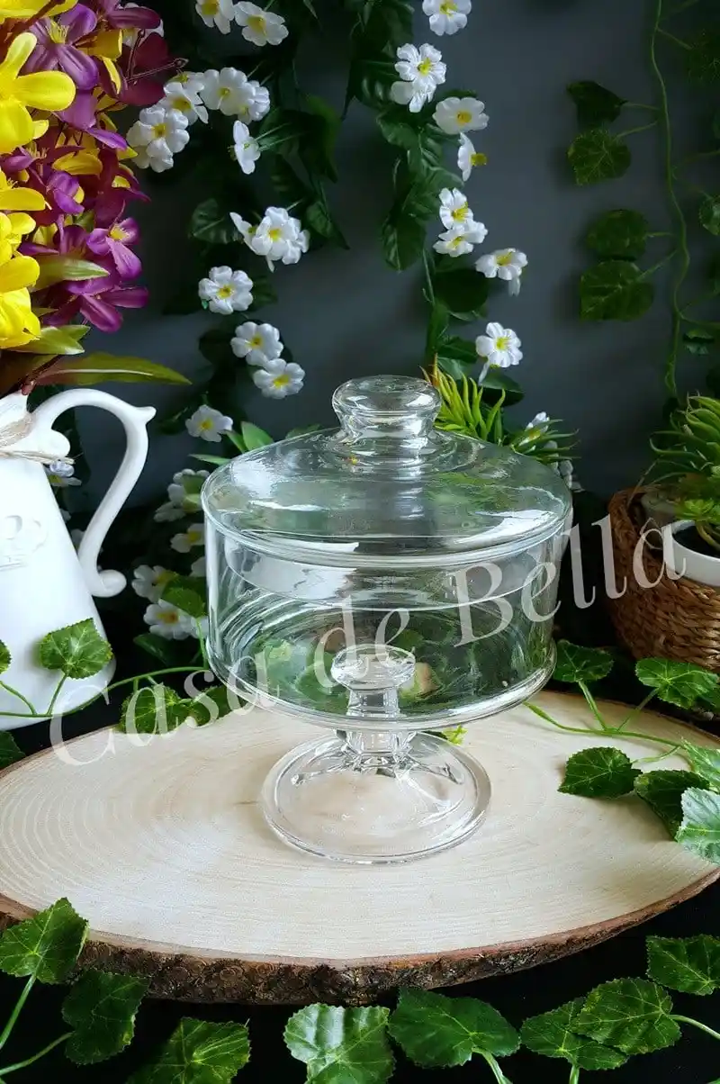 Ayaklı Cam Kurabiyelik ile Dekorasyonda Şıklık ve Fonksiyonellik Sağlayın