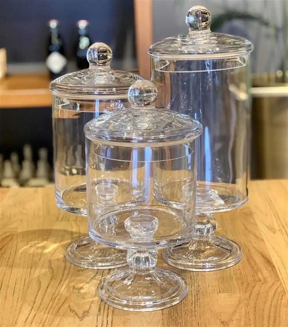 Ayaklı Cam Şekerlik ile Sofralarınıza Zarif Dokunuşlar ve Dekoratif Şıklık