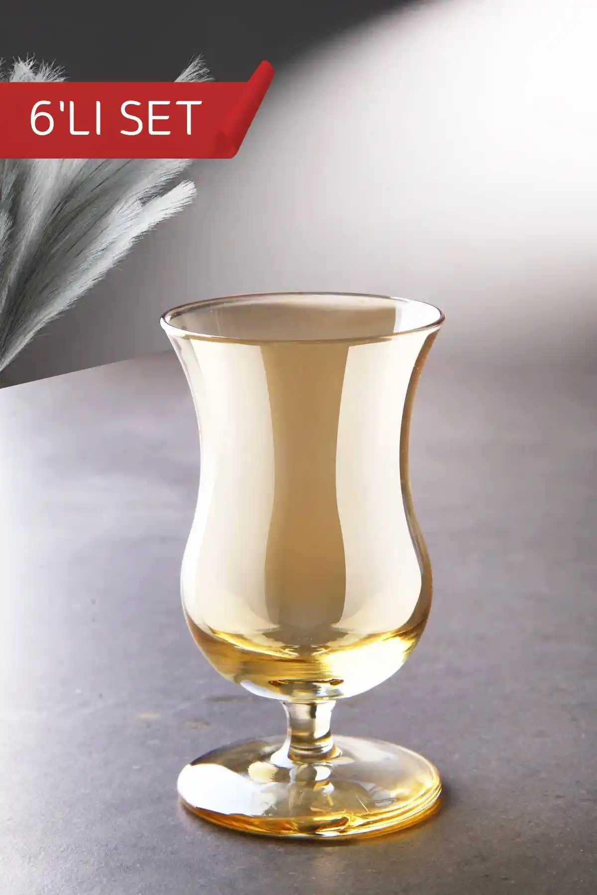 Ayaklı Çay Bardağı ile Dekorasyonunuza Modern ve Şık Bir Dokunuş Katın