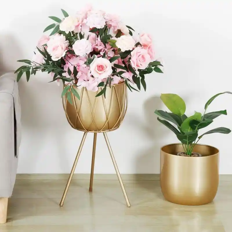 Ayaklı Çiçeklikler ile Modern ve Fonksiyonel Dekorasyon Çözümleri