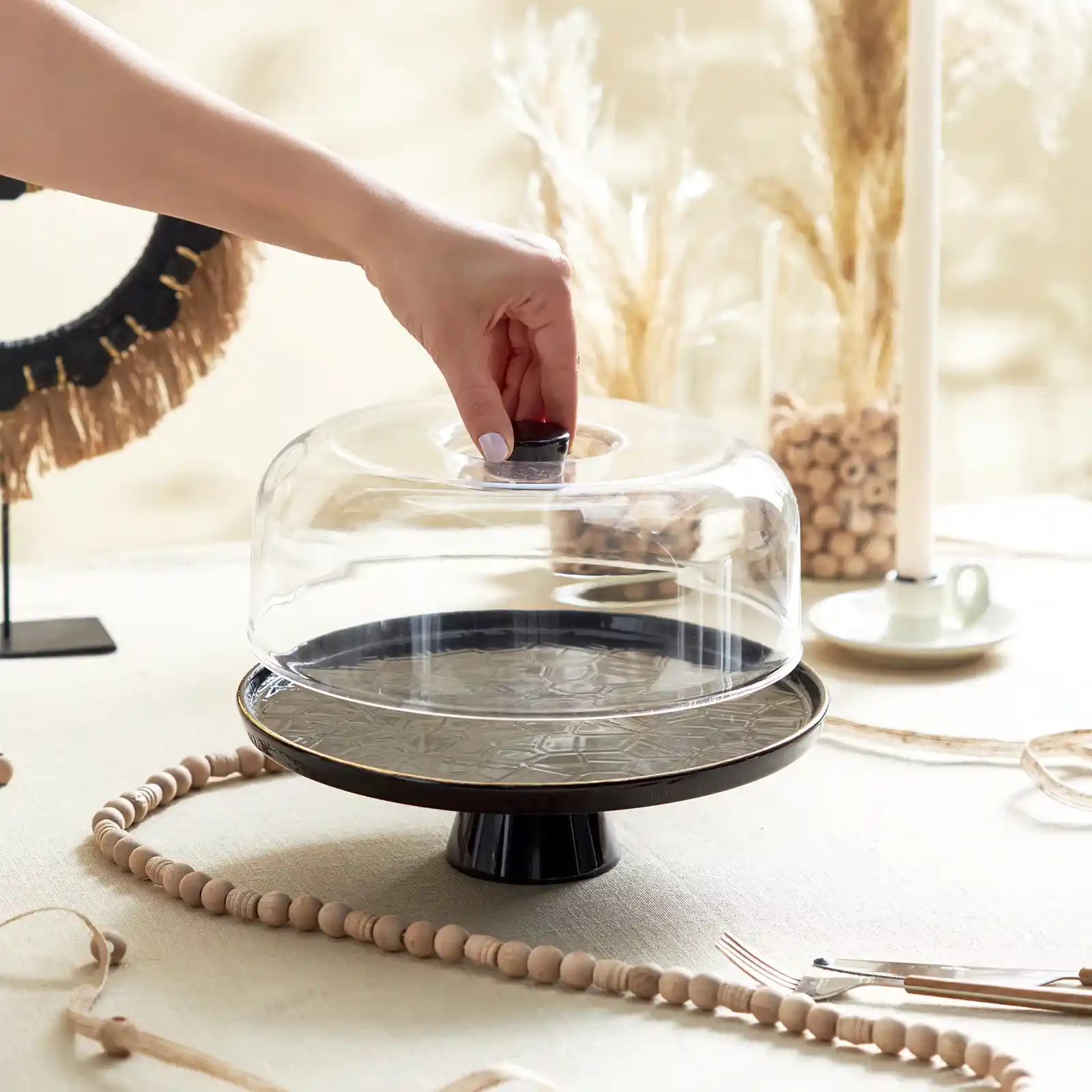 Ayaklı Fanus Dekorasyonunda Şıklık ve Fonksiyonellik İpuçları ve Kullanım Alanları