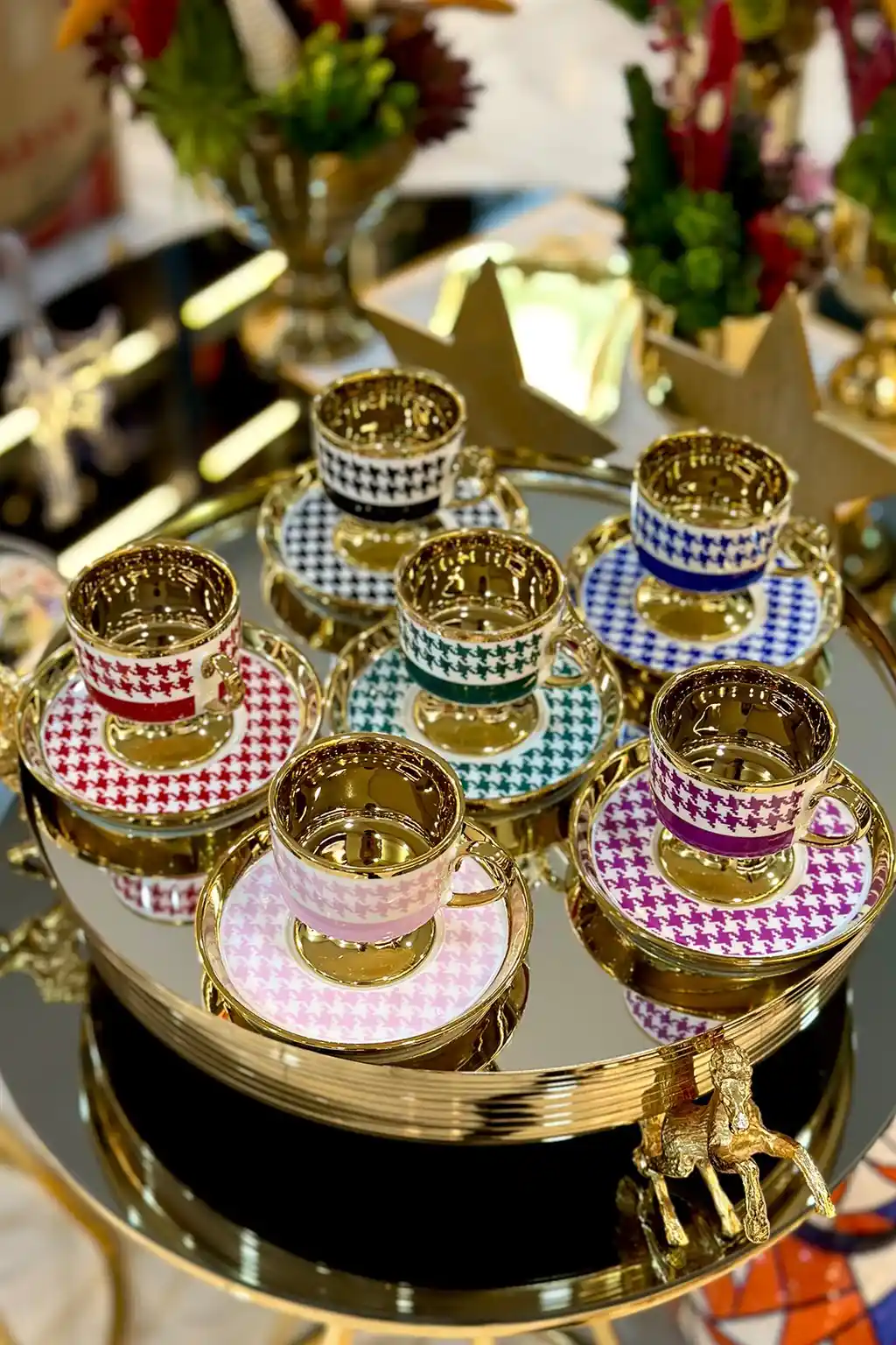 Ayaklı Fincan Takımları ile Dekorasyonunuza Zarafet ve Şıklık Katın