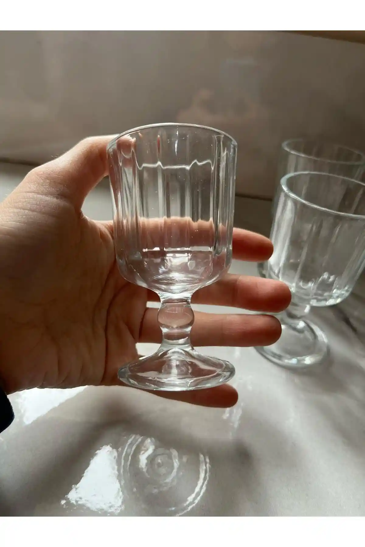 Ayaklı Kahve Yanı Su Bardağı Dekorasyon ve İşlevsellik İçin Uygun Seçenekler