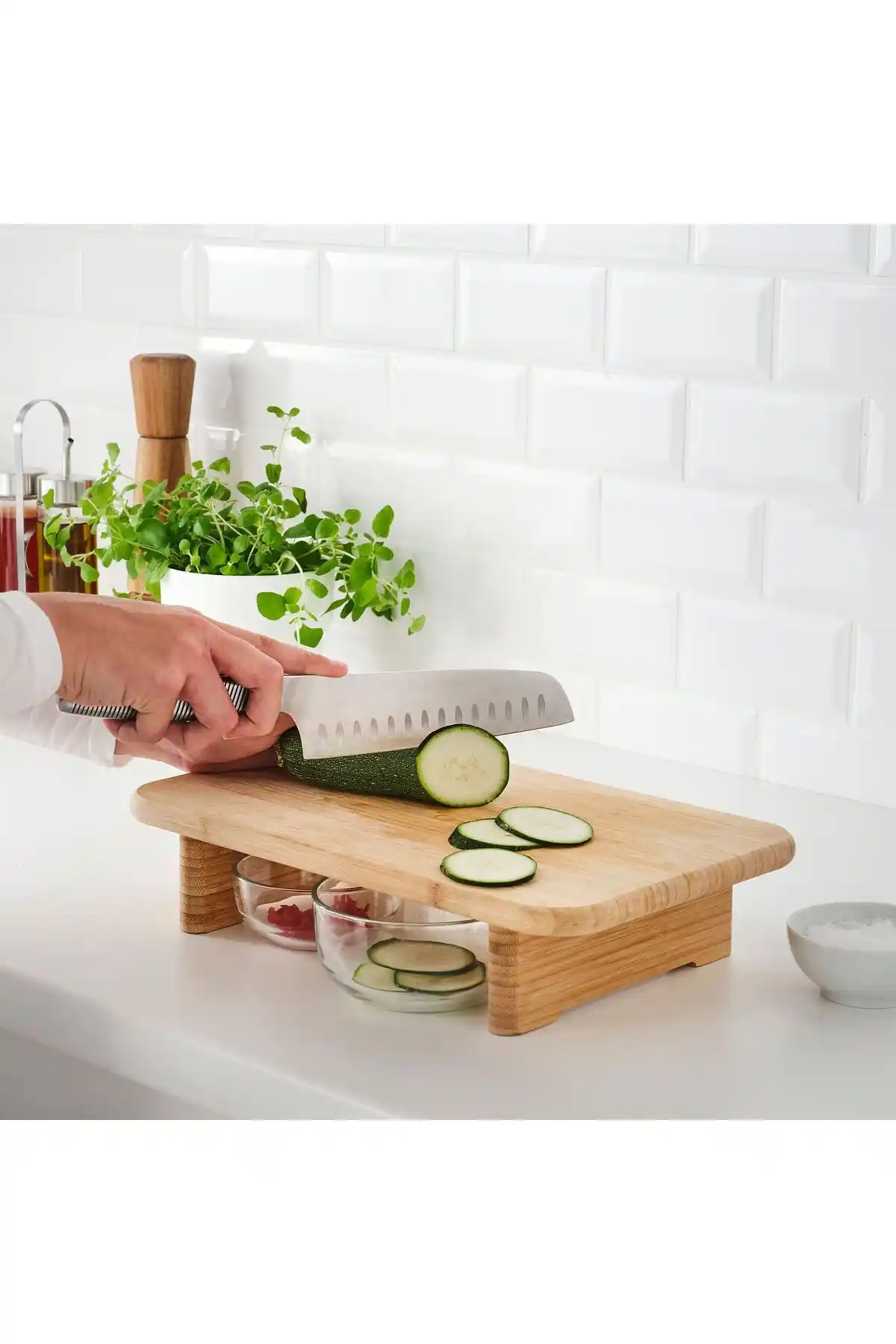 Ayaklı Kesme Tahtasıyla Modern ve Şık Mutfak Dekorasyonu İpuçları ve Avantajlar