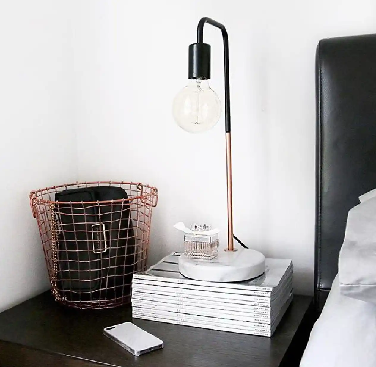 Ayaklı Masa Lambası Modelleri ve Dekorasyonda Estetik ve İşlevsellik İpuçları