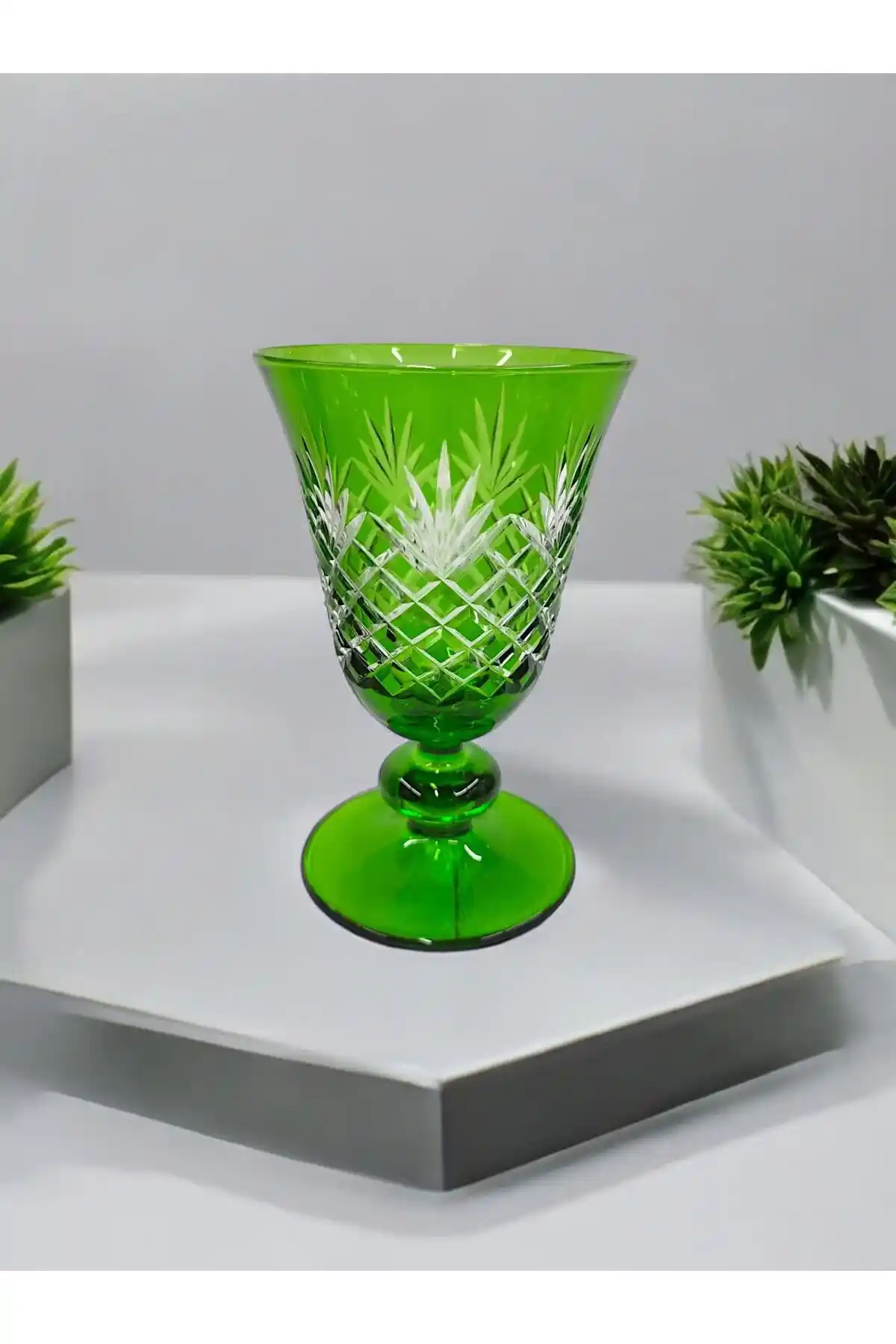 Ayaklı Meşrubat Bardağı Dekorasyonunda Yaratıcı ve Şık Detaylar ve Kullanım İpuçları