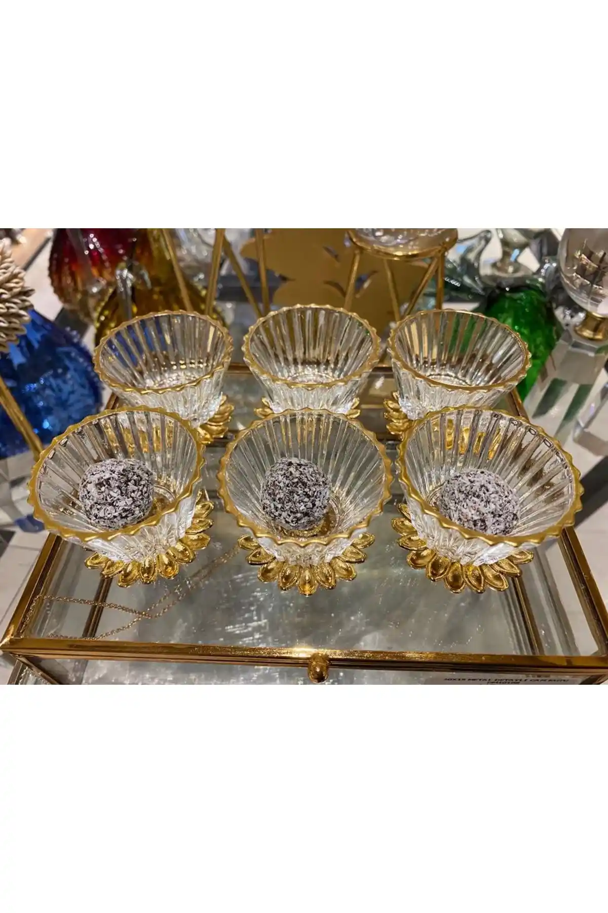 Ayaklı Mini Cam Lokumluk ile Dekorasyonunuza Zarif ve Fonksiyonel Bir Dokunuş