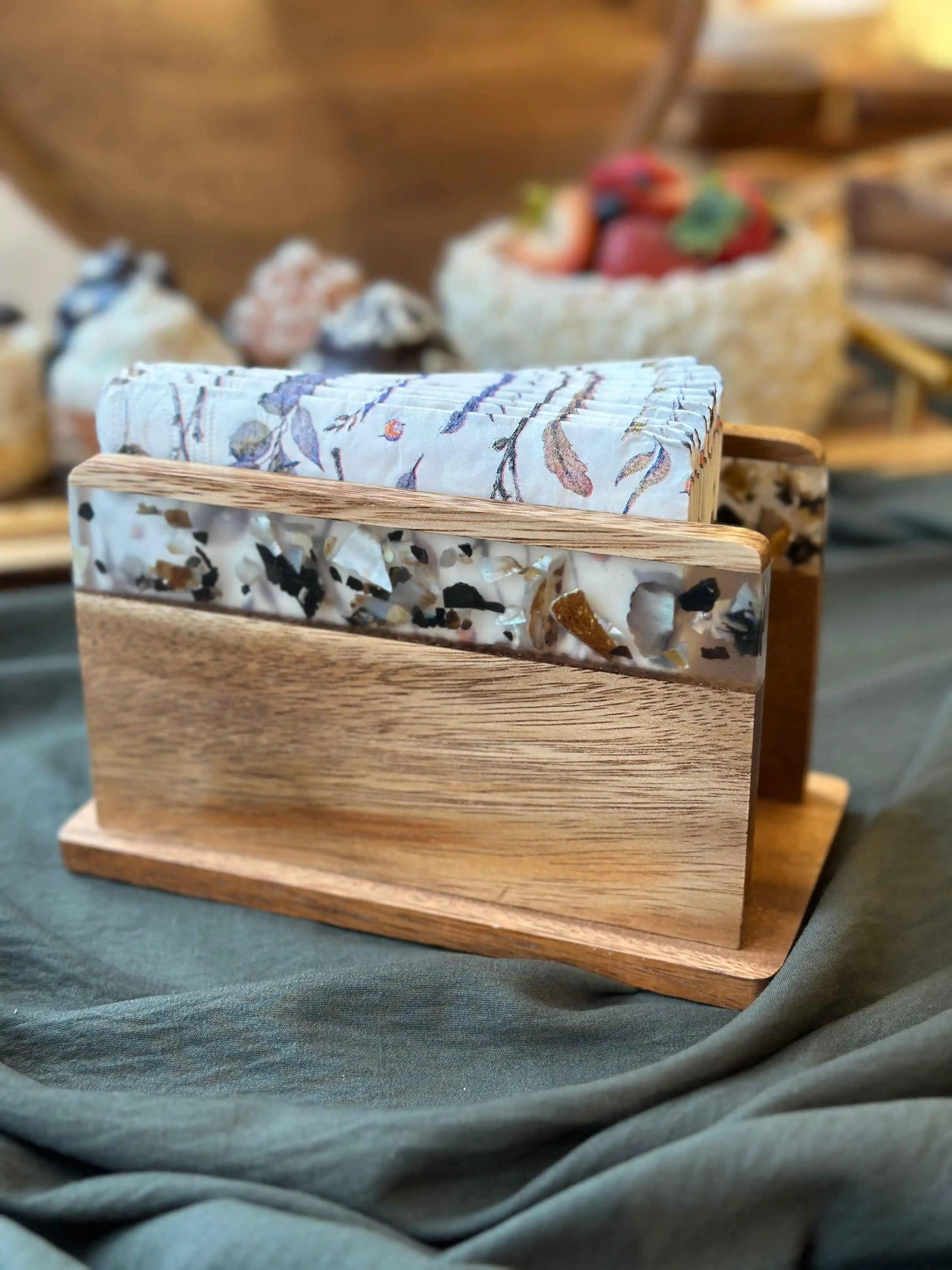 Ayaklı Peçetelikler: Modern ve Klasik Dekorasyon İçin Şık ve Fonksiyonel Seçenekler