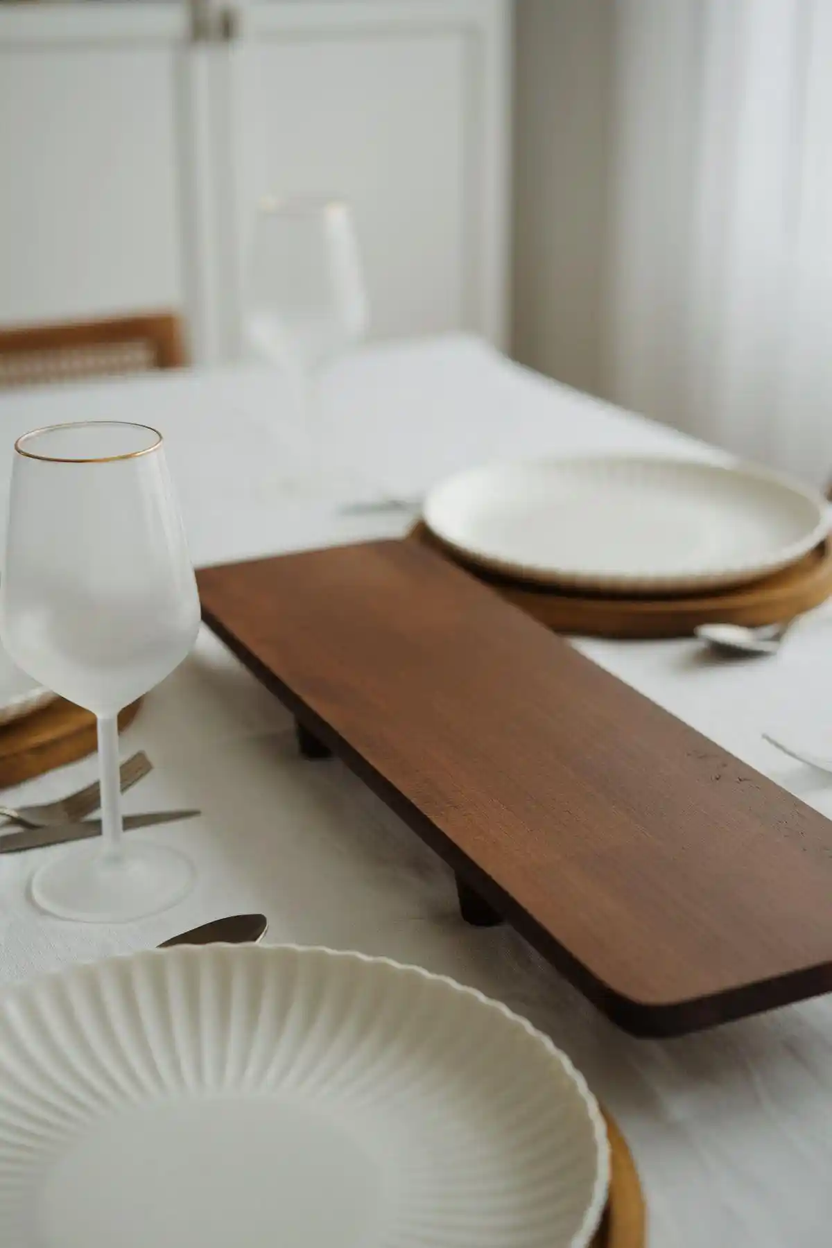 Ayaklı Sofra Dekorasyonu: Modern ve Şık Tasarımlarla Fonksiyonellik ve Estetik