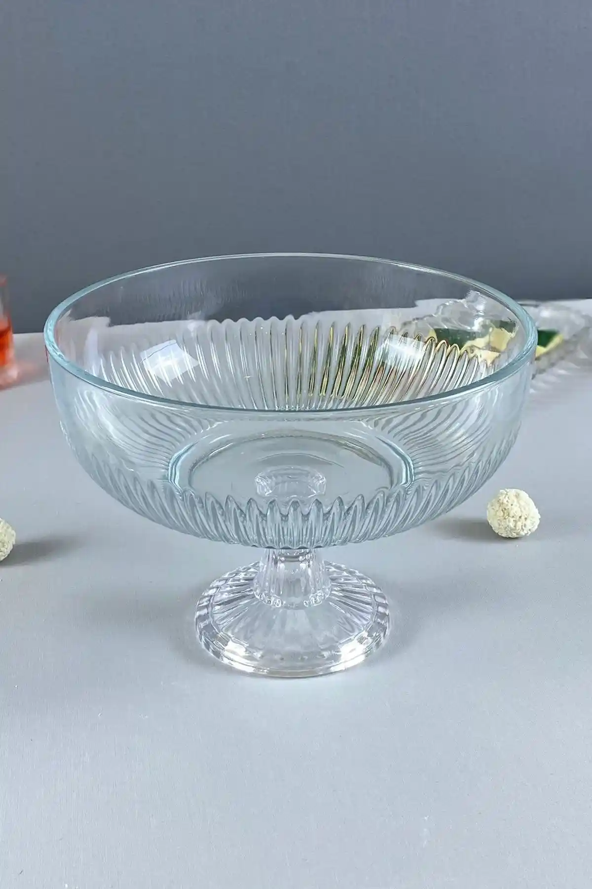 Ayaklı Sunumluk Kase ile Dekorasyonda Şıklık ve İşlevselliğin Buluşması