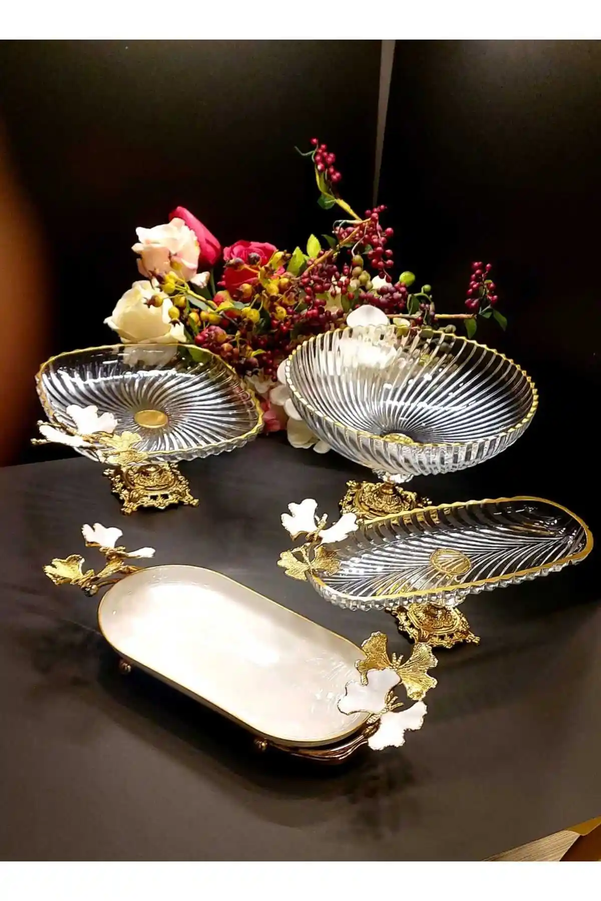 Ayaklı Sunumluklar ile Dekorasyonunuza Modern ve Fonksiyonel Dokunuşlar Katın