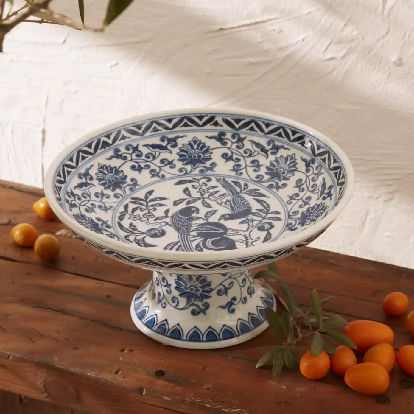 Ayaklı Tabaklar ile Dekorasyonda Şıklık ve İşlevselliğin Birleşimi