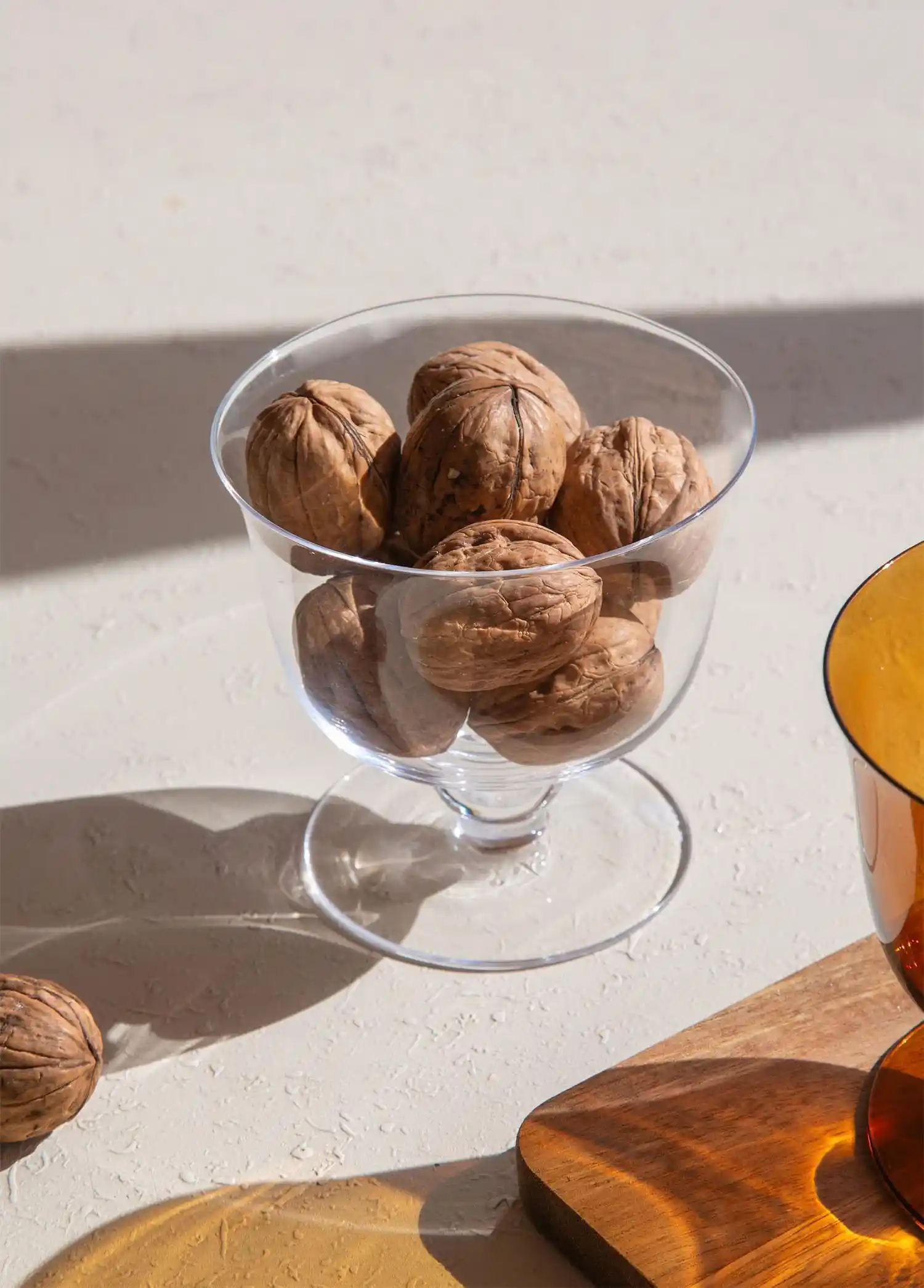 Ayaklı Tatlı Kasesi ile Dekorasyonunuzu Şık ve Fonksiyonel Hale Getirin