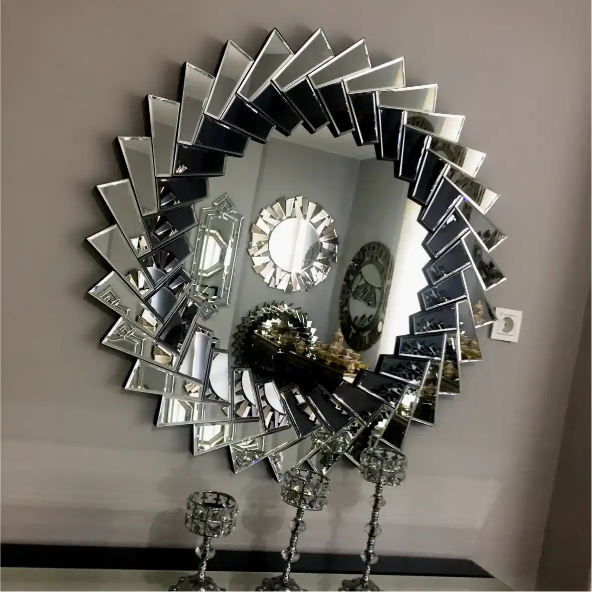 Ayna Aksesuarlarıyla Mekânınızı Şık ve Fonksiyonel Hale Getirme Rehberi