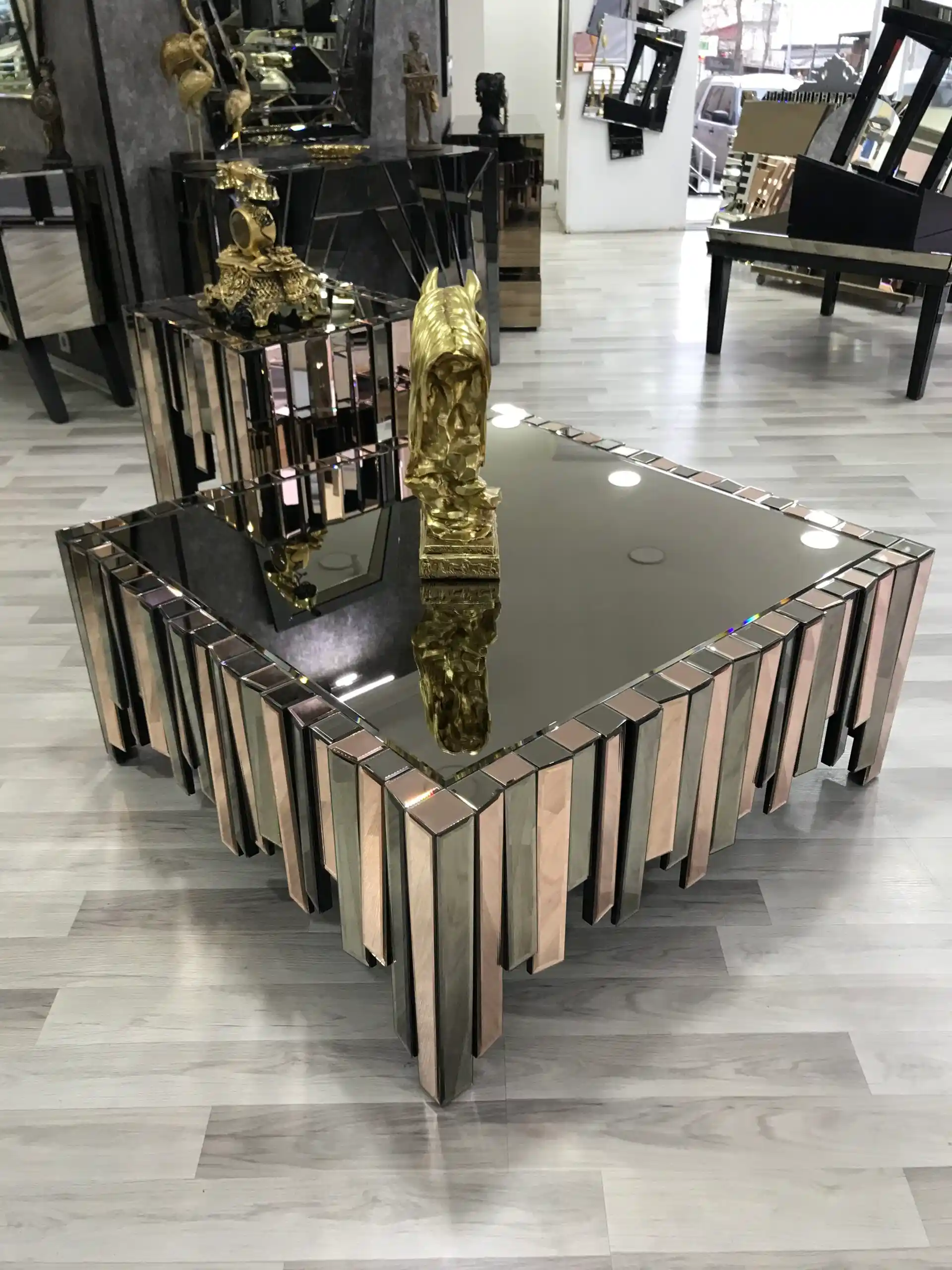 Ayna Altı Sehpa ile Modern ve Şık Dekorasyon Çözümleri 75-90 karakter