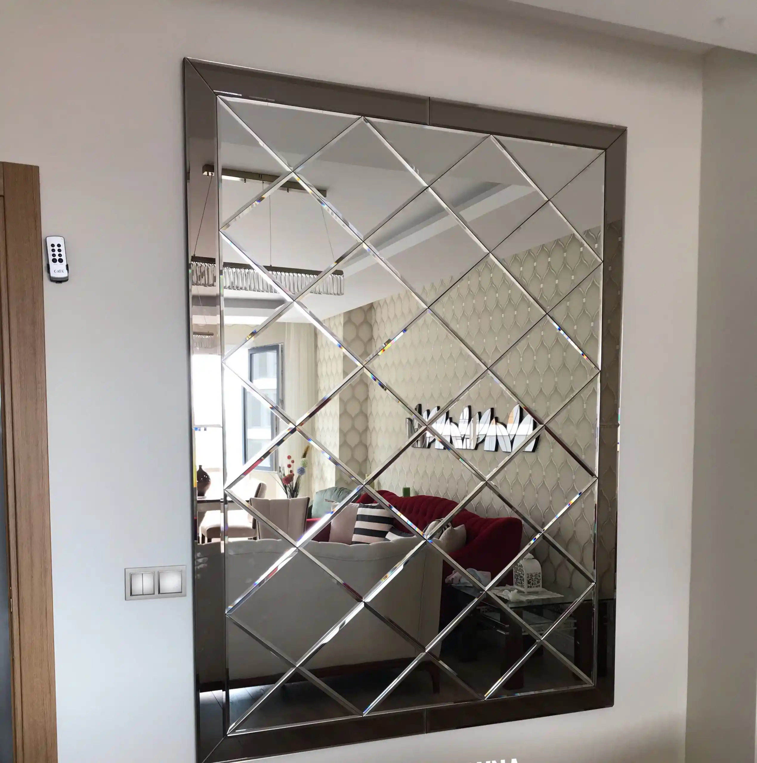 Ayna Çerçeveli Dekorasyon Fikirleri ve Tarzlara Uygun Seçenekler