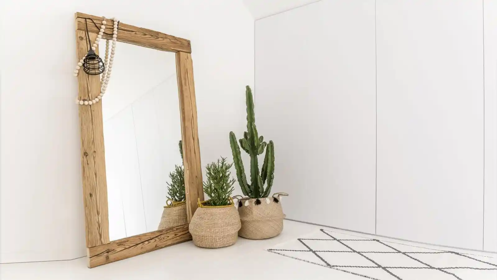 Ayna Çeşitleri ve Dekorasyonda Kullanım İpuçları: Mekânı Genişleten ve Estetik Katan Seçenekler