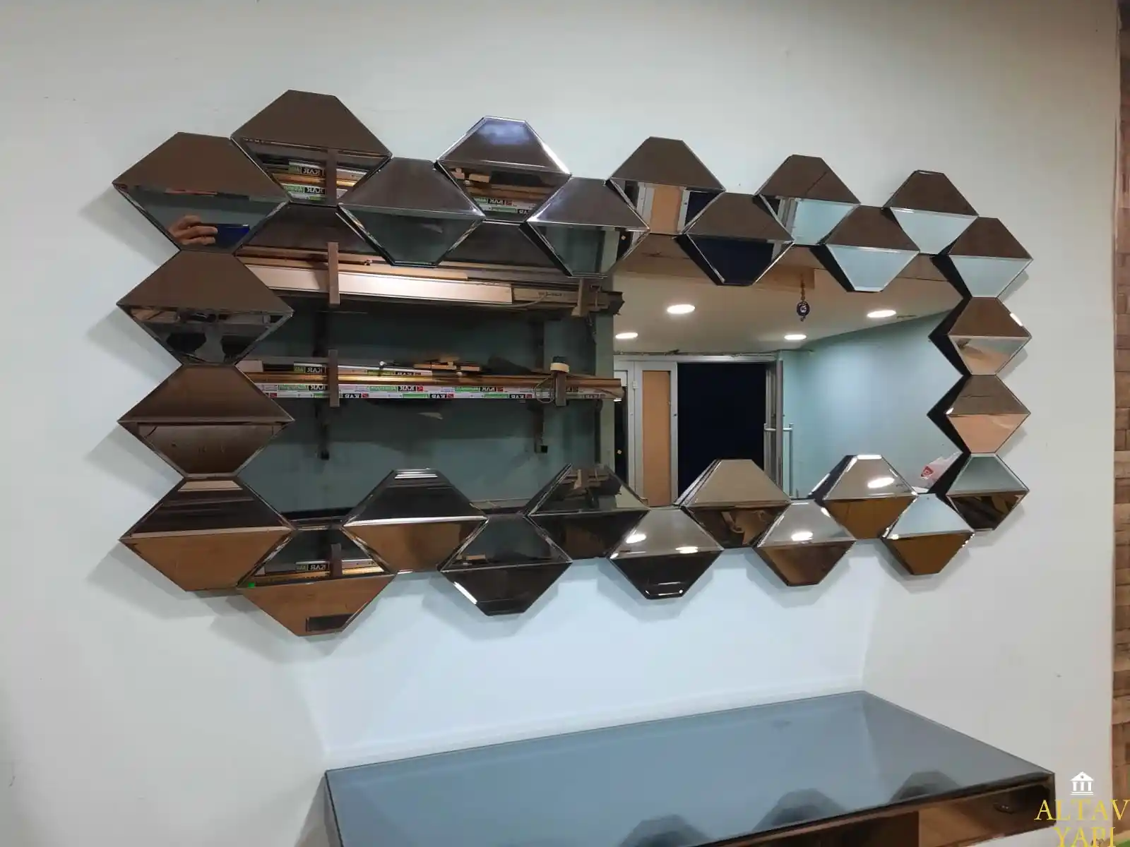 Ayna Dekoratif Tasarımlarıyla Mekanlara Şıklık ve Fonksiyonellik Katın