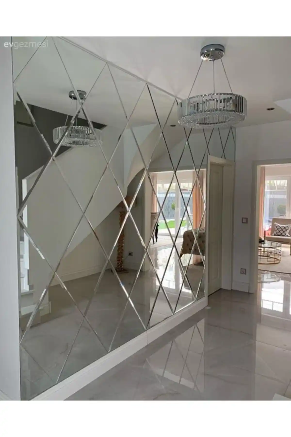 Aynaların Dekorasyonda Kullanımı ve Mekanlara Katkıları Analizi