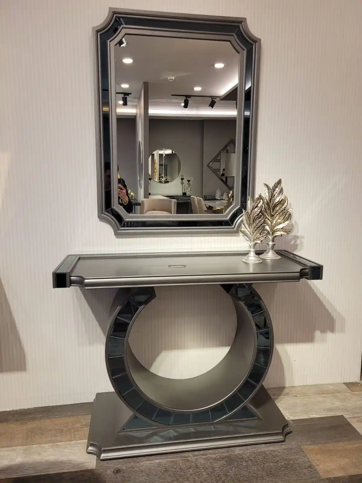 Aynalı Dresuar Seçenekleri ve Dekorasyon İpuçlarıyla Mekanlarınızı Güzelleştirin