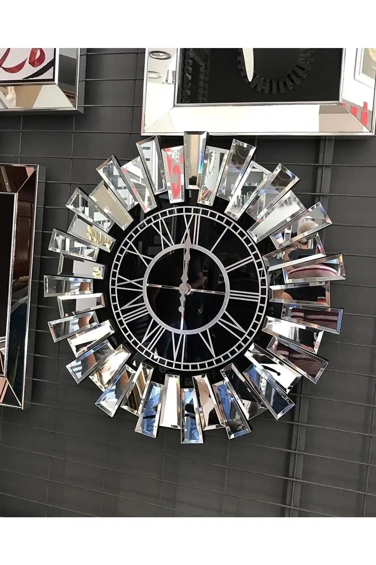 Aynalı Duvar Saatleri ile Modern ve Şık Dekorasyon Çözümleri