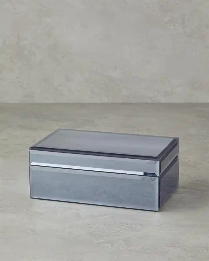 Aynalı Kutular ile Dekorasyonda Şıklık ve İşlevselliğin Birleşimi