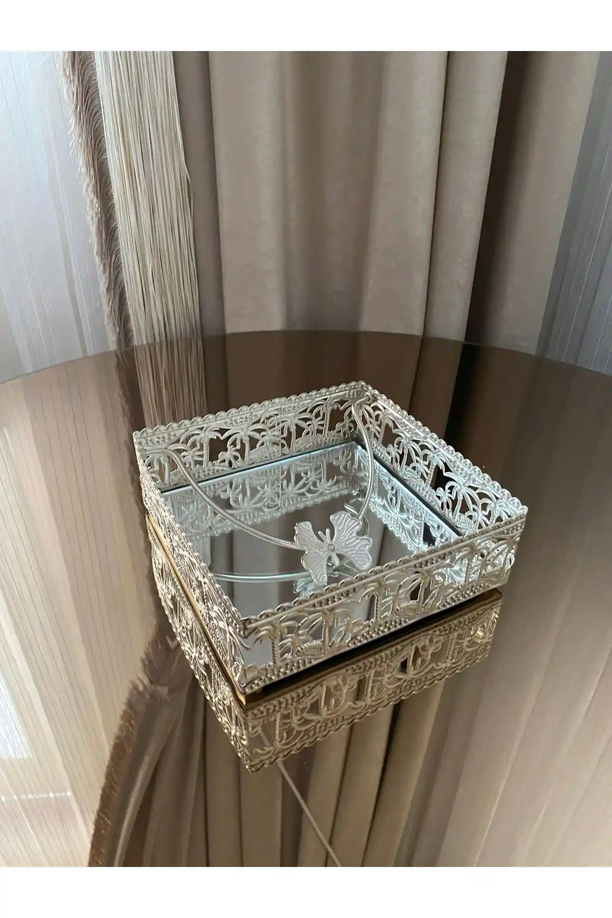 Aynalı Peçeteliklerle Sofralarınıza Şıklık Katmanın İncelikleri ve Dekorasyon Tüyoları