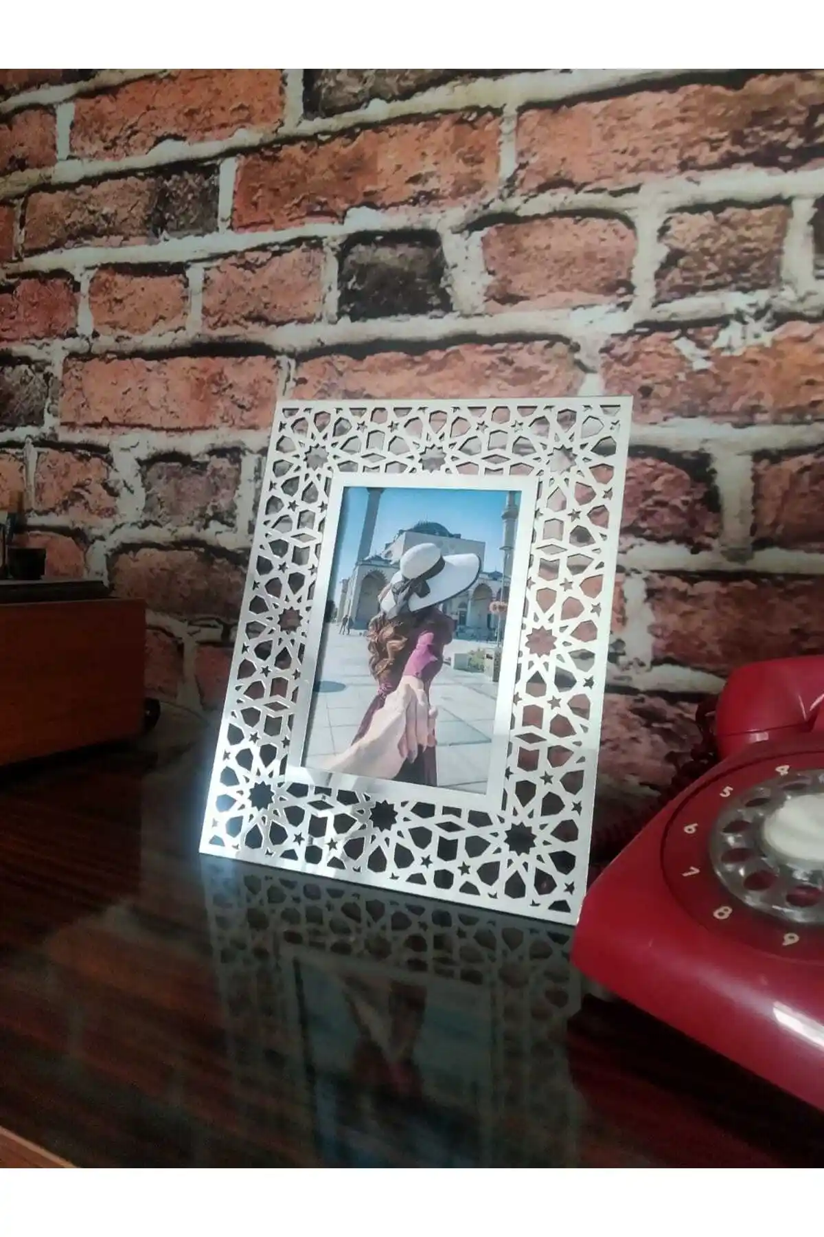 Aynalı Resim Çerçevesi ile Dekorasyonda Şıklık ve Fonksiyonellik Artışı