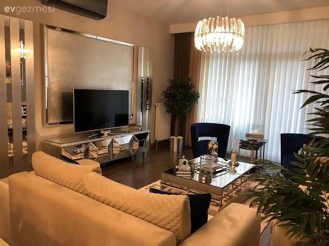 Aynalı Salon Dekorasyonu: Şık ve Ferah Mekanlar İçin İpuçları ve Modeller