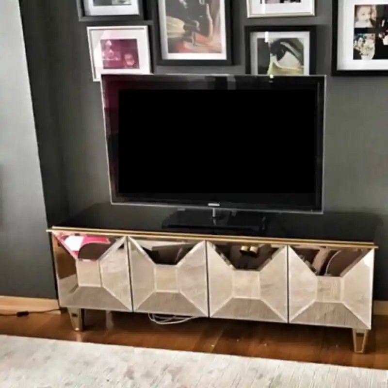 Aynalı TV ile Modern Dekorasyonda Yenilikçi ve Şık Çözümler Sunan Tasarımlar
