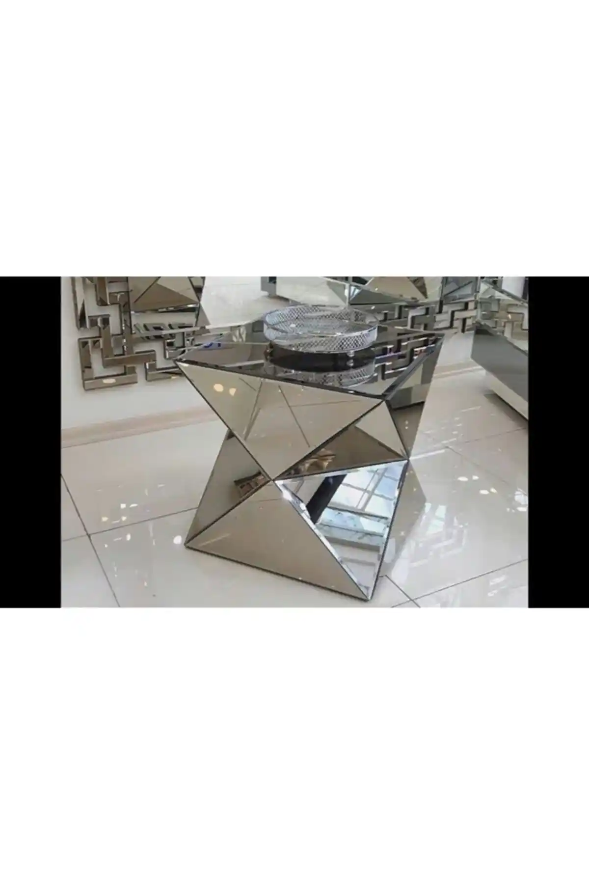 Aynalı Yan Sehpa ile Modern ve Şık Dekorasyon Çözümleri 2023