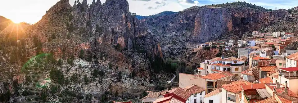 Aynanın Dekorasyondaki Gücü ve Mekanlara Katkıları