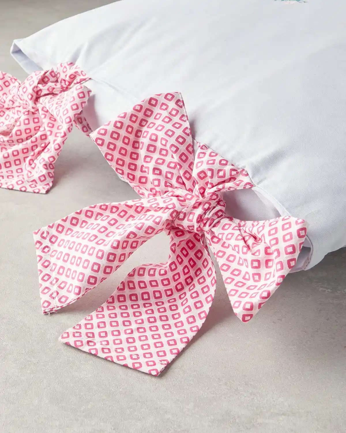 Bağcıklı Yastık Kılıfı Dekorasyonda Şıklık ve Fonksiyonelliğin Buluşması