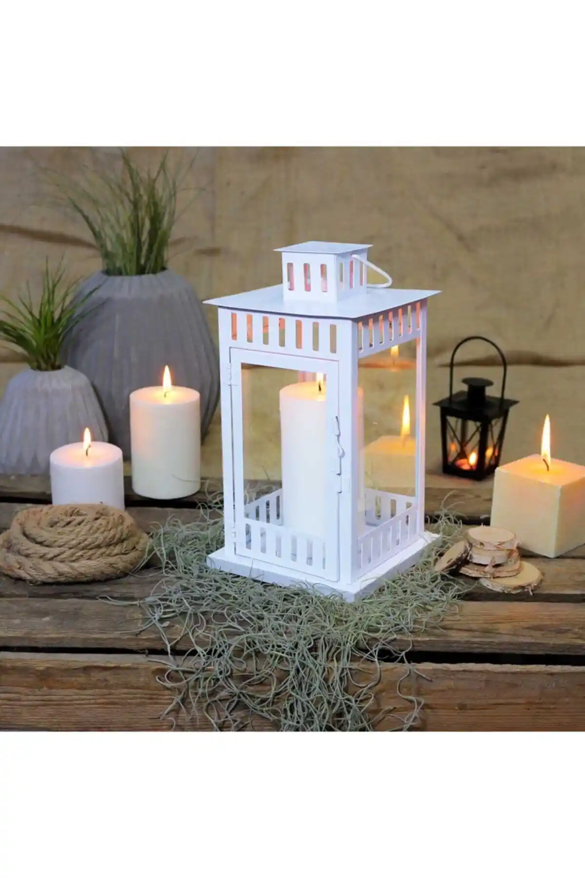 Bahçe Mumluklarıyla Doğayla Uyumlu Şık ve Fonksiyonel Dış Mekan Aydınlatması