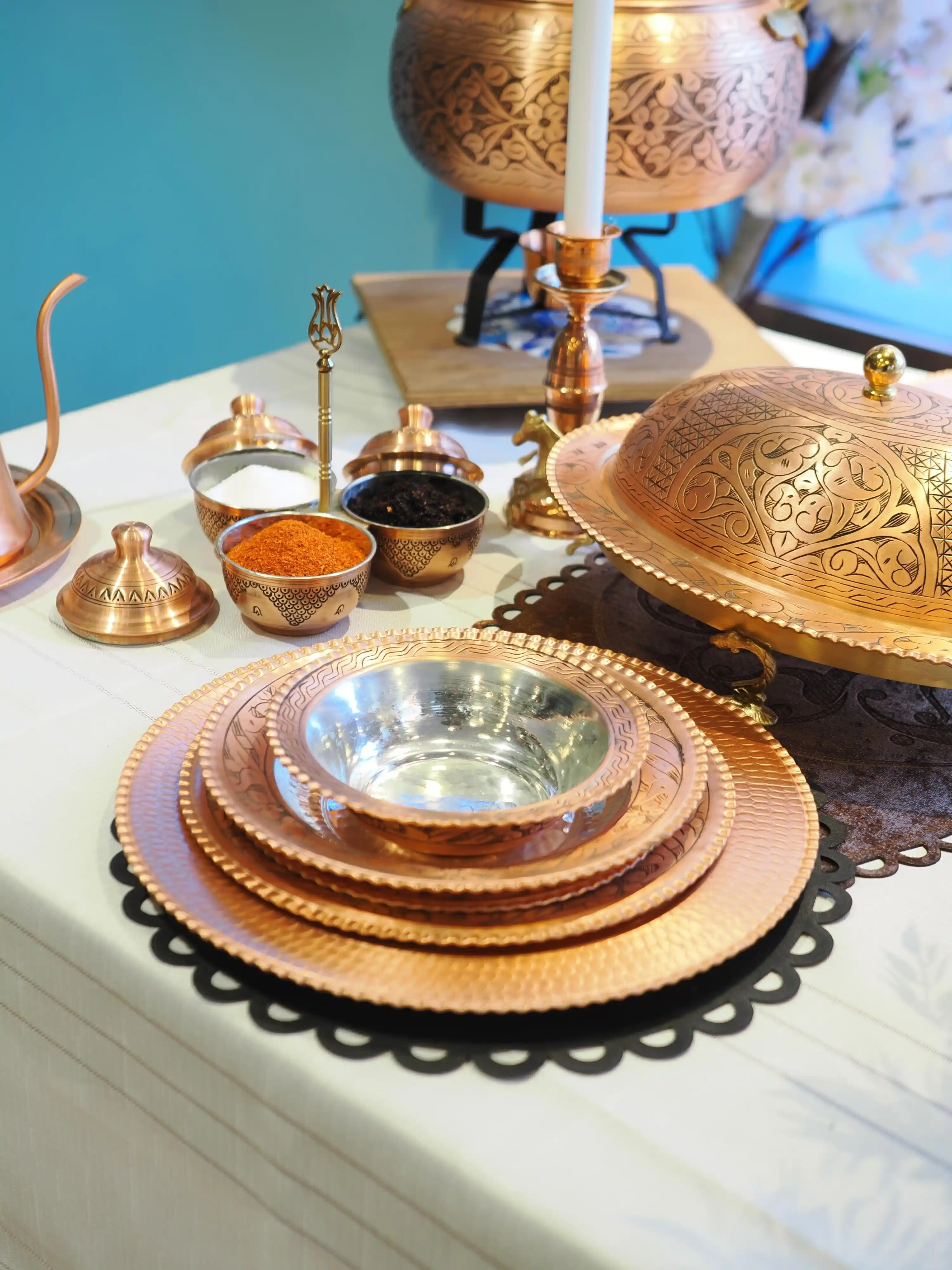 Bakır Yemek Takımı Seçenekleri ve Dekorasyonda Kullanım İpuçları