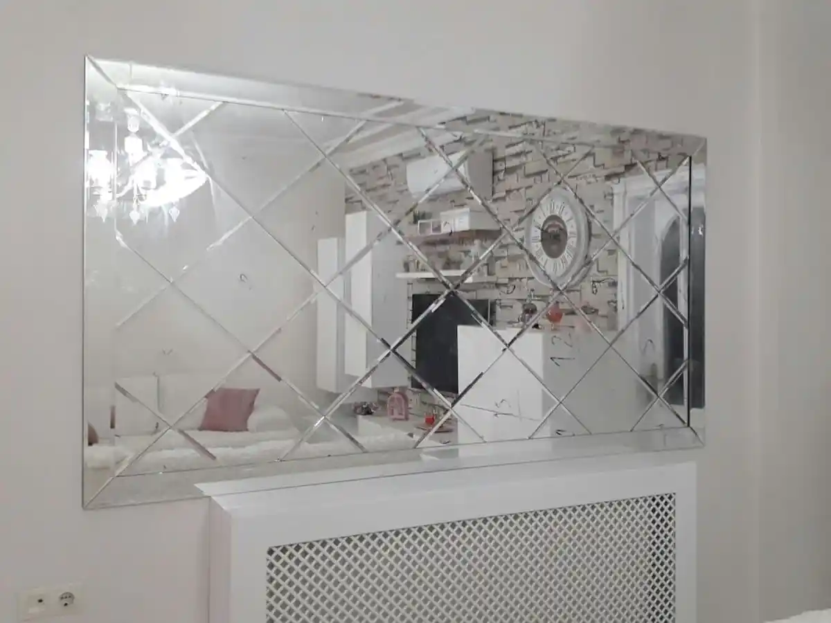 Baklava Dilim Ayna ile Dekorasyonunuza Modern ve Şık Bir Dokunuş Katın