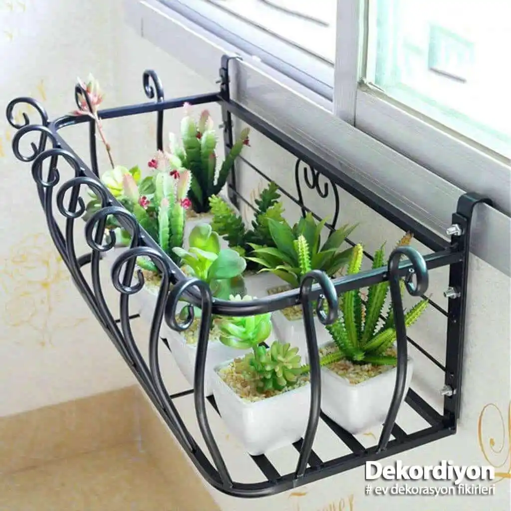 Balkon Çiçeklikleri ile Dekorasyonun En Güzel ve Fonksiyonel Yolları