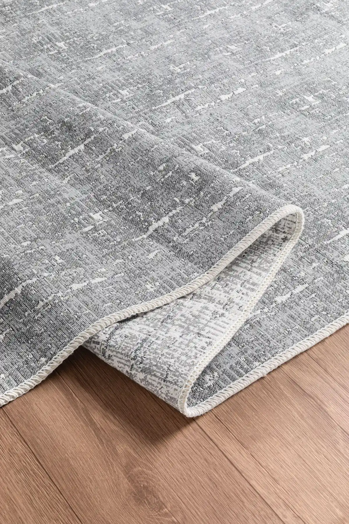 Balkon Dekorasyonunda Kilim Kullanımı ve Güncel Trendler Hakkında Bilgi